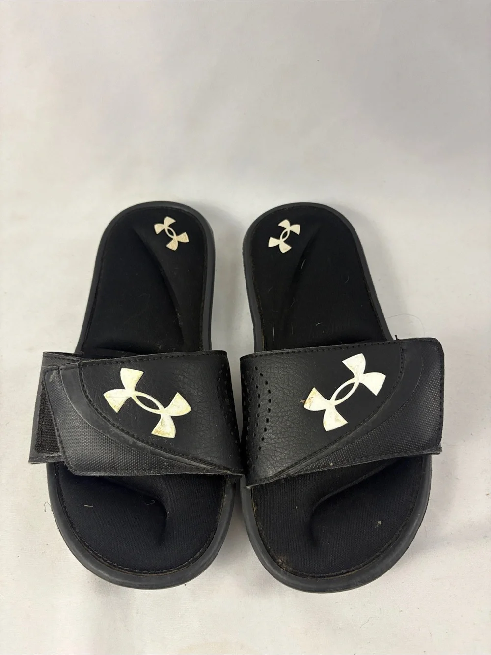 Under Armour Slides Boys Sz 4Y 4D‎ Foam Black White Sandals
